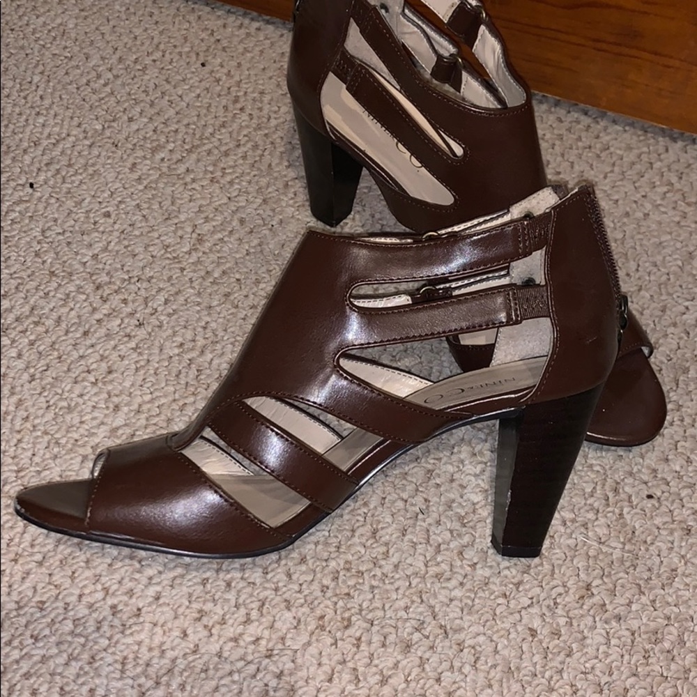 Heels - Picture 4 of 4